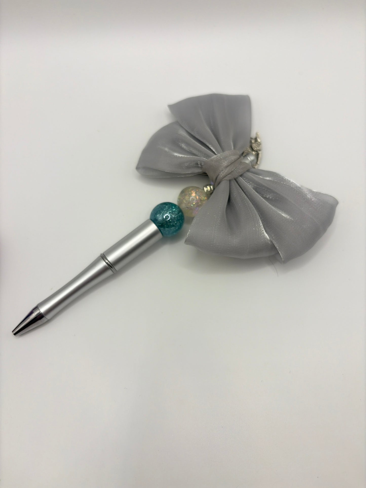 Dragon pen with grey bow